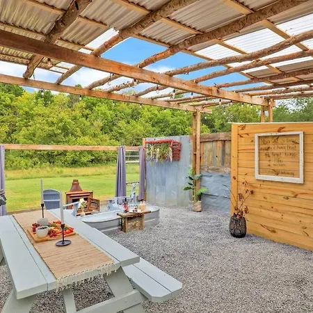 Luxury Glamping Hideaway With Heat, Sauna & Views!